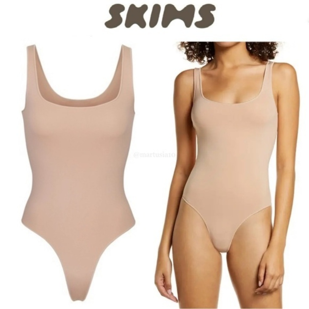 SKIMS ESSENTIAL SCOOP NECK BODYSUIT IN SANDSTONE XXS/XS